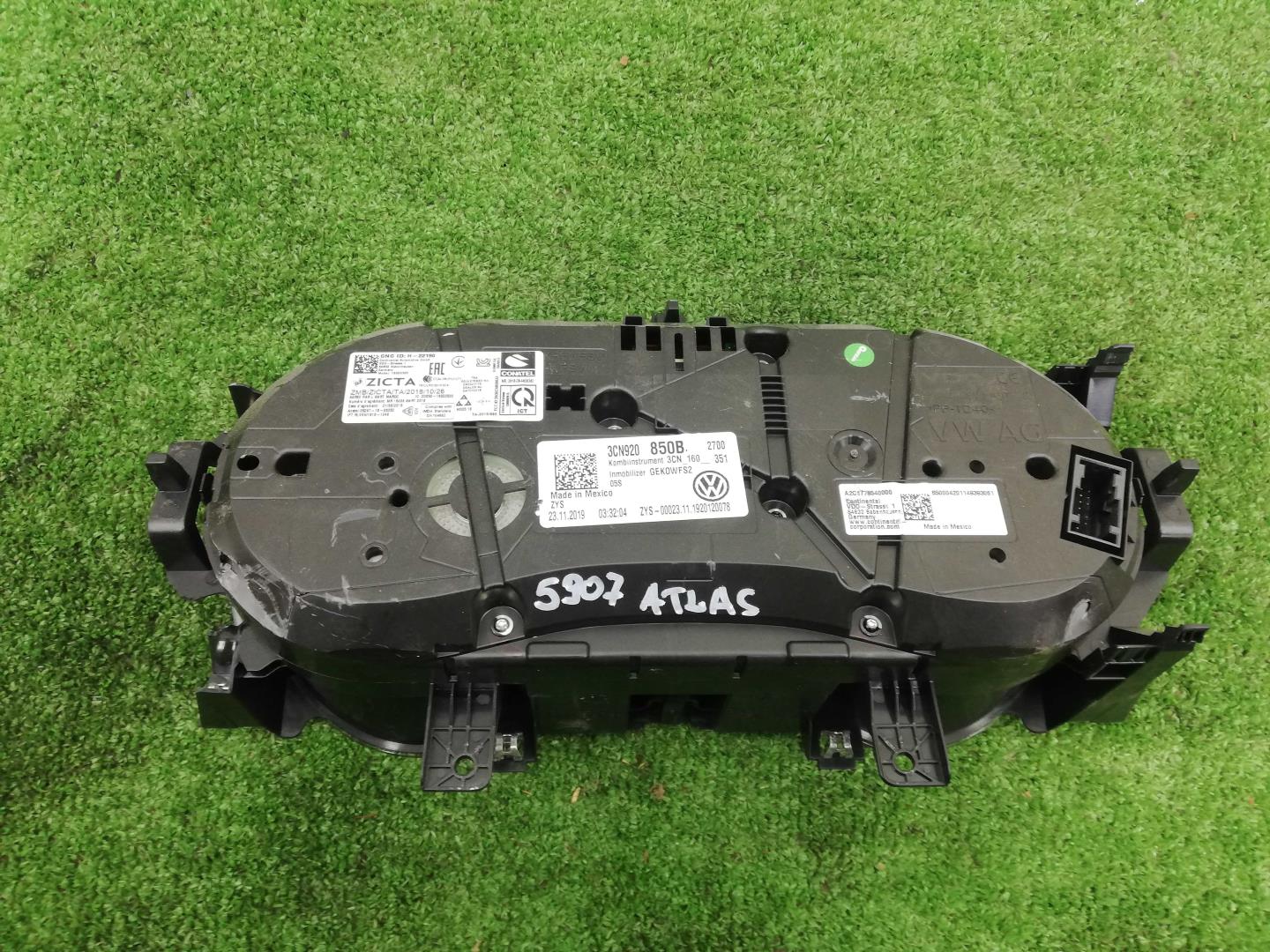 Панель приборов