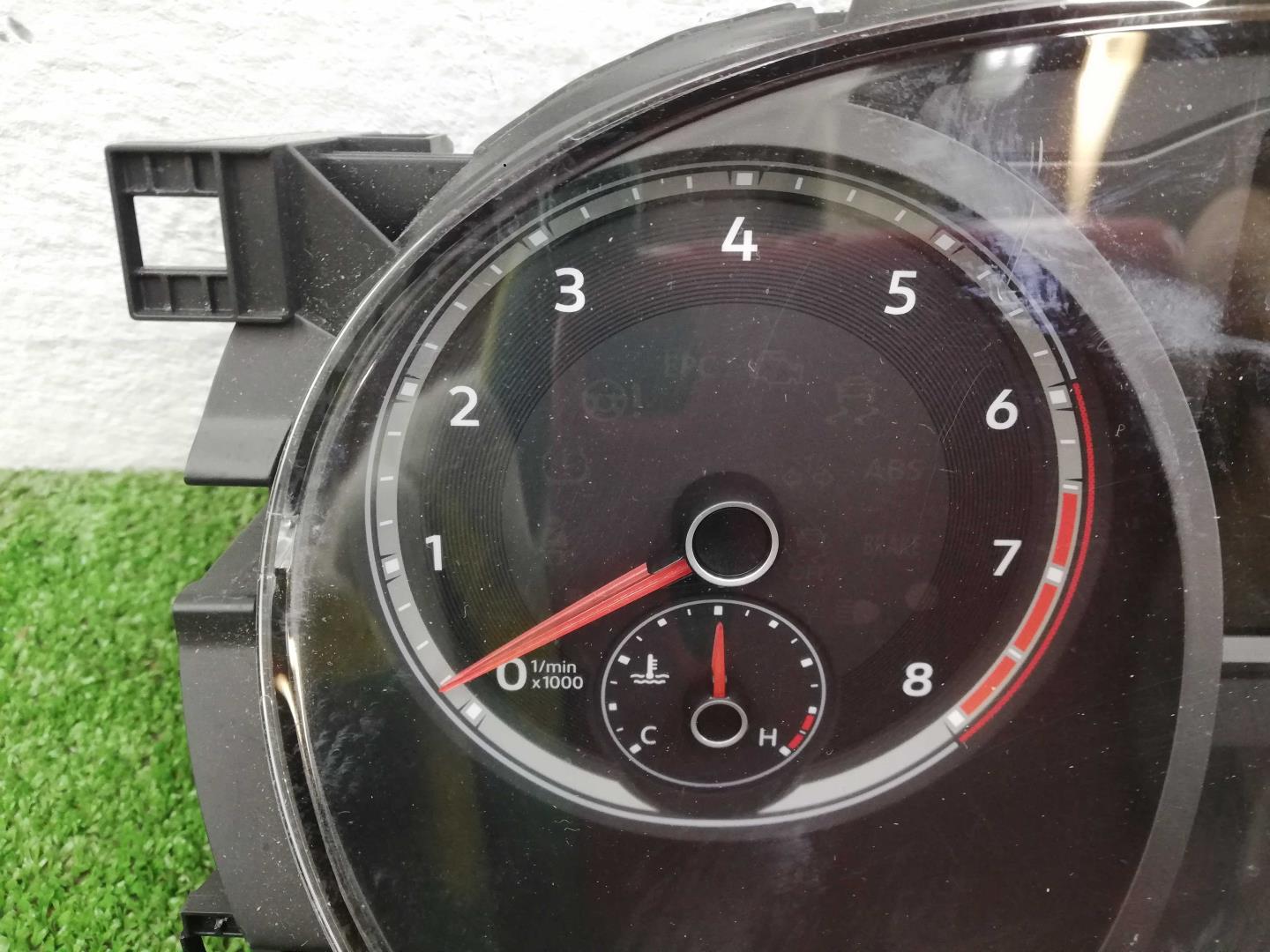 Панель приборов