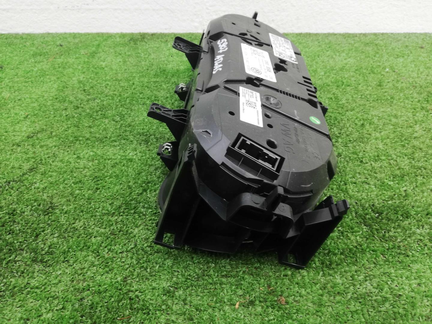 Панель приборов