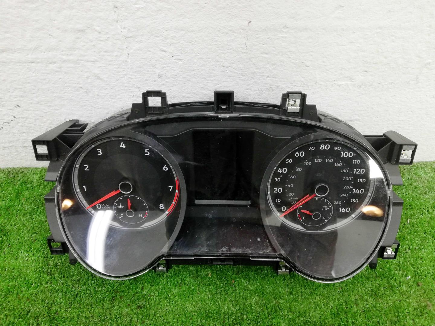 Панель приборов