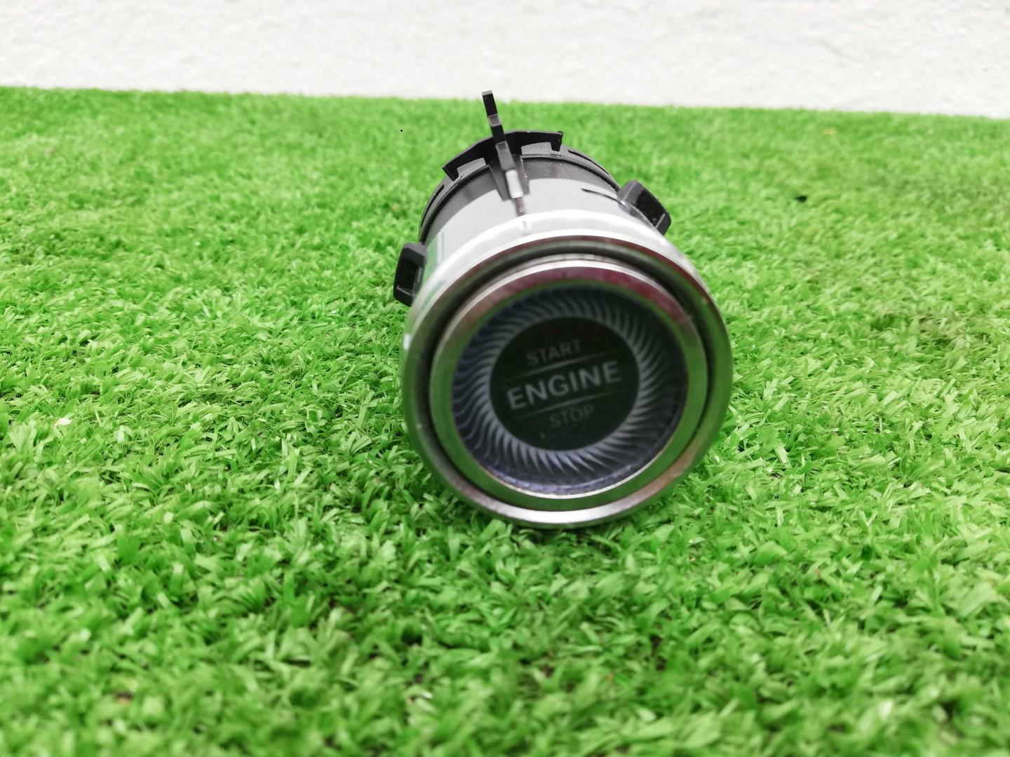 Кнопка запуска двигателя