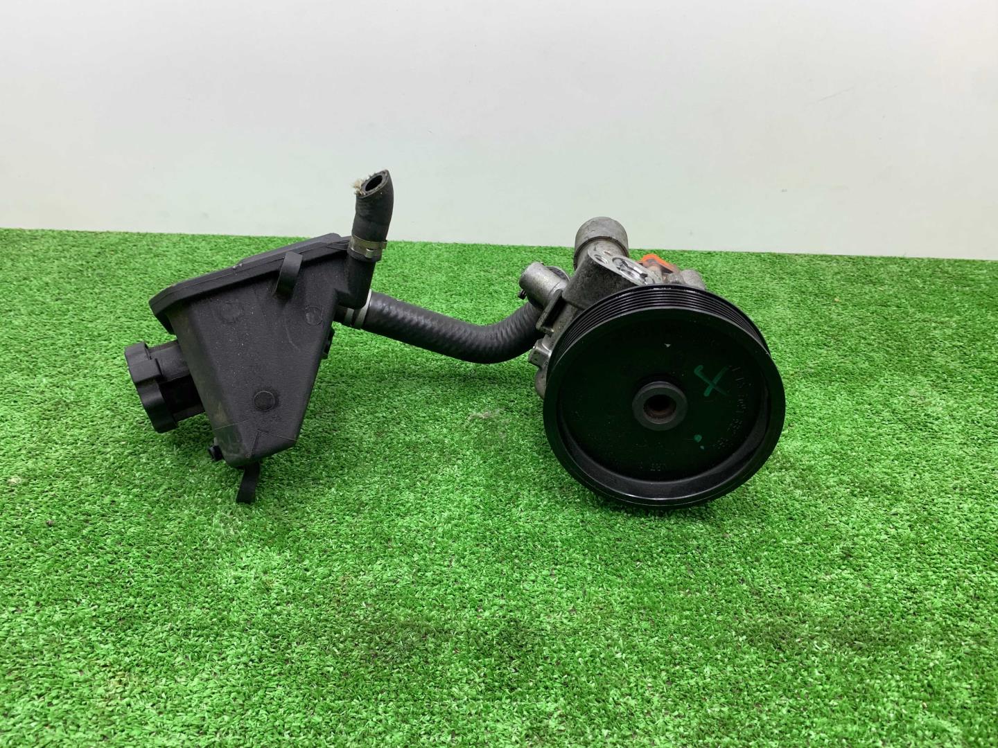 Насос ГУР (гидроусилитель руля)