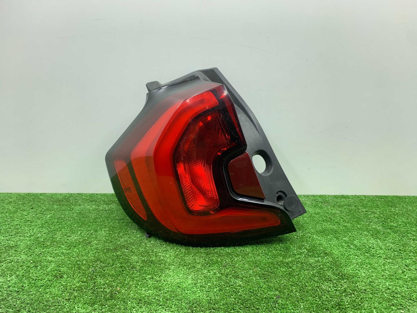 Фонарь задний наружный левый