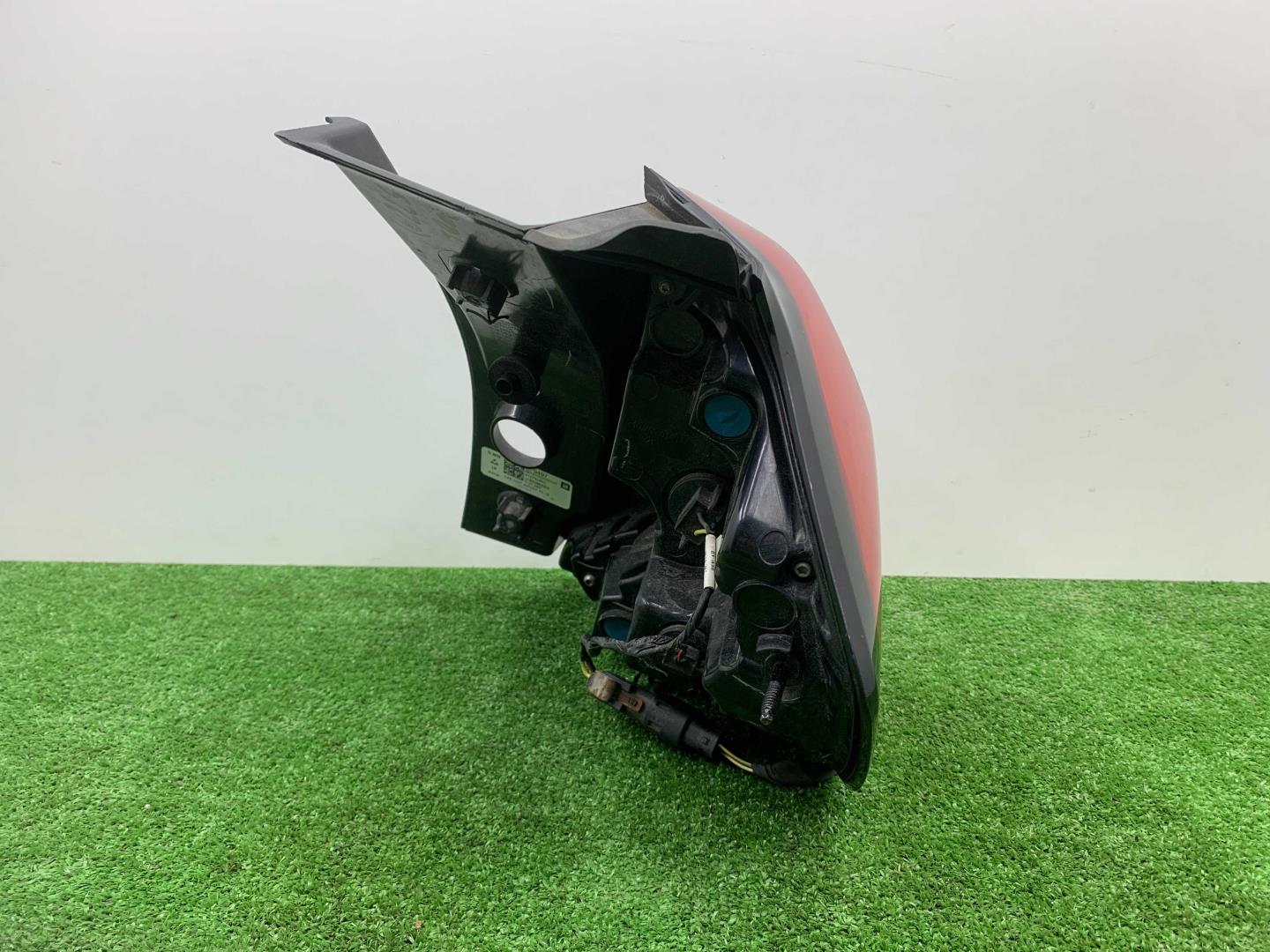 Фонарь задний наружный левый