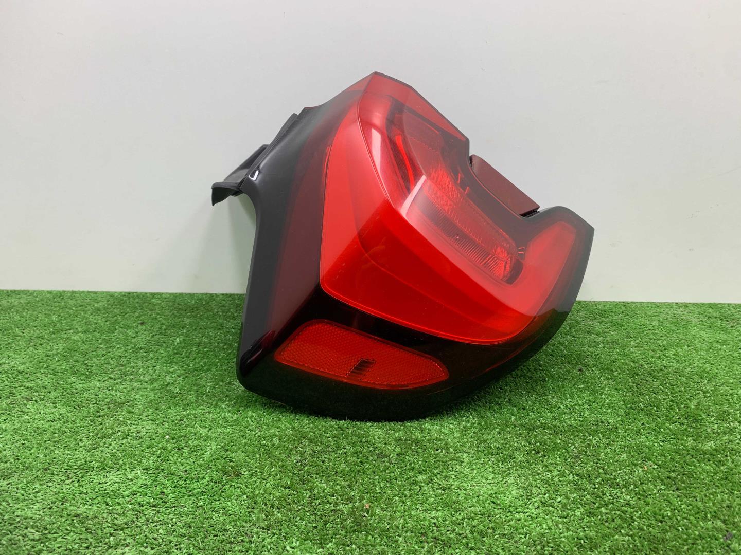 Фонарь задний наружный левый