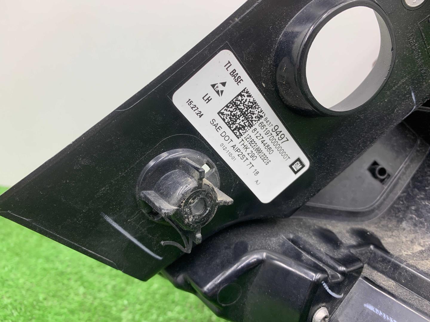 Фонарь задний наружный левый