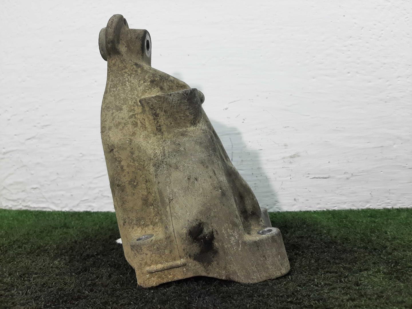 Кронштейн двигателя