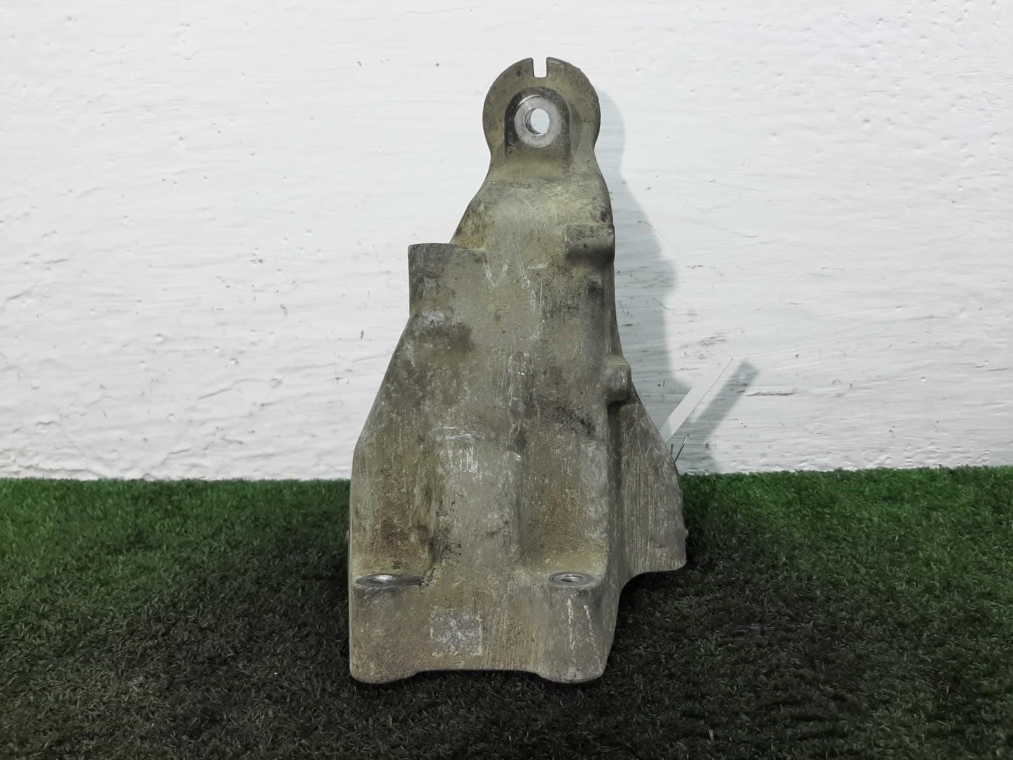 Кронштейн двигателя