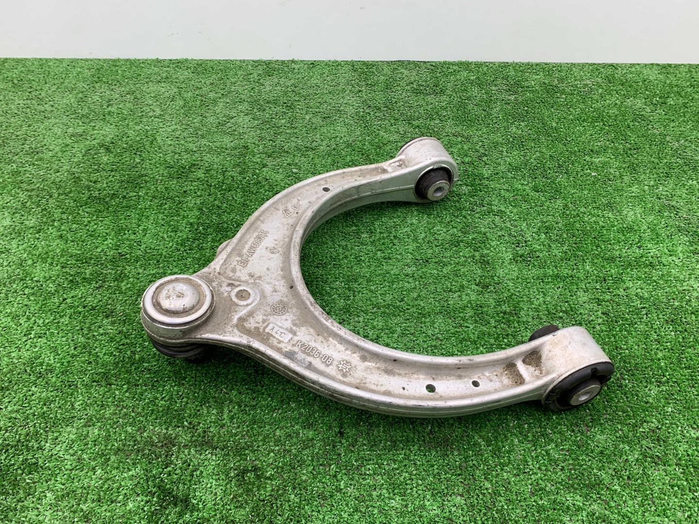 Рычаг передний верхний правый