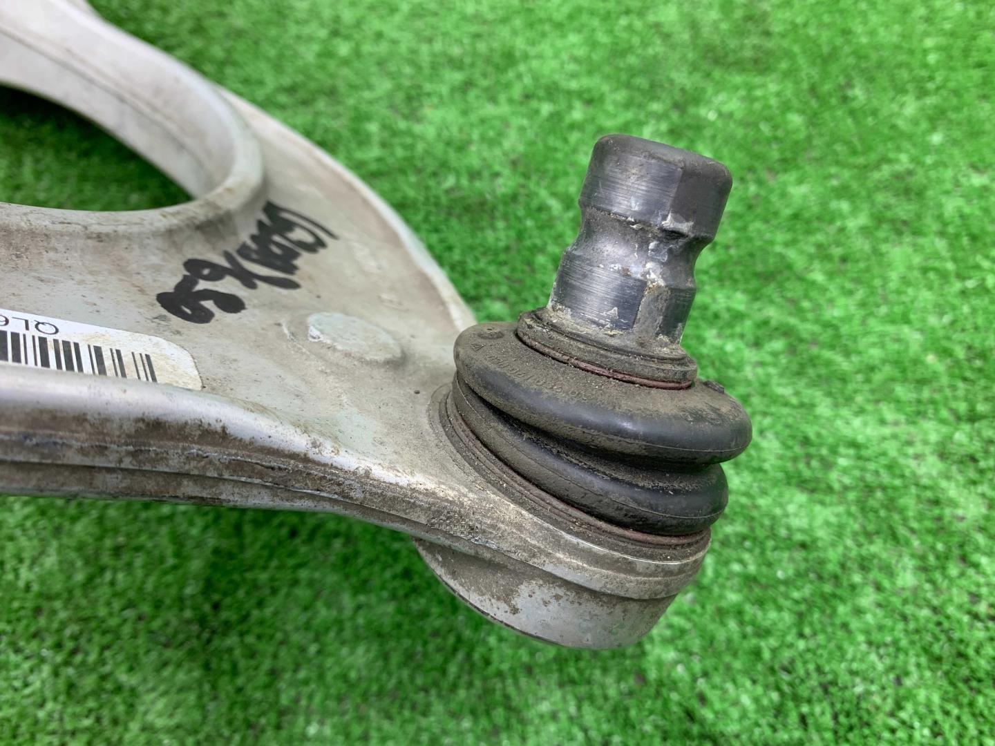 Рычаг передний верхний правый