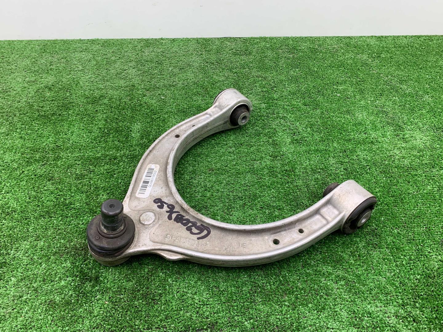 Рычаг передний верхний правый