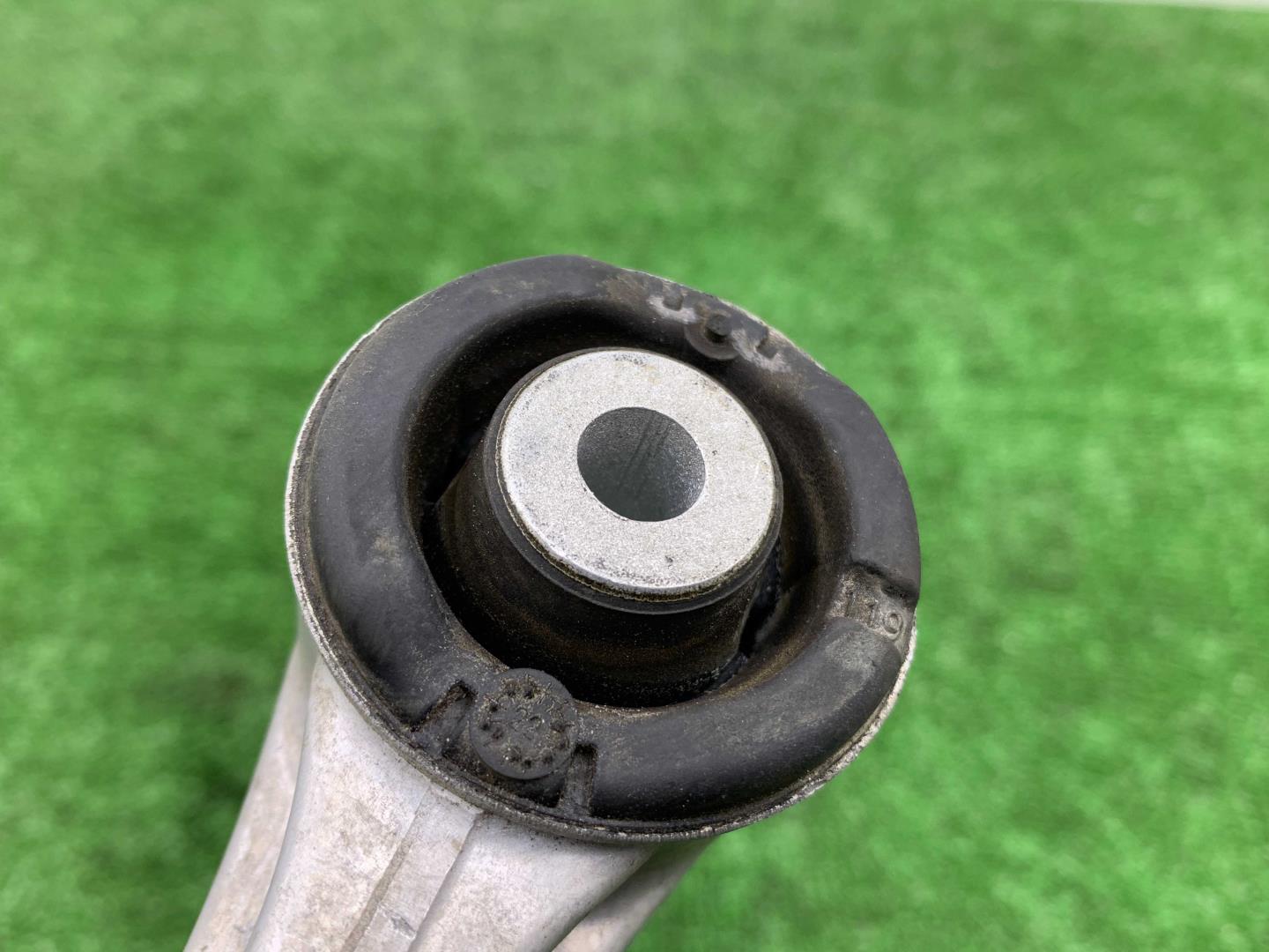 Рычаг передний верхний правый