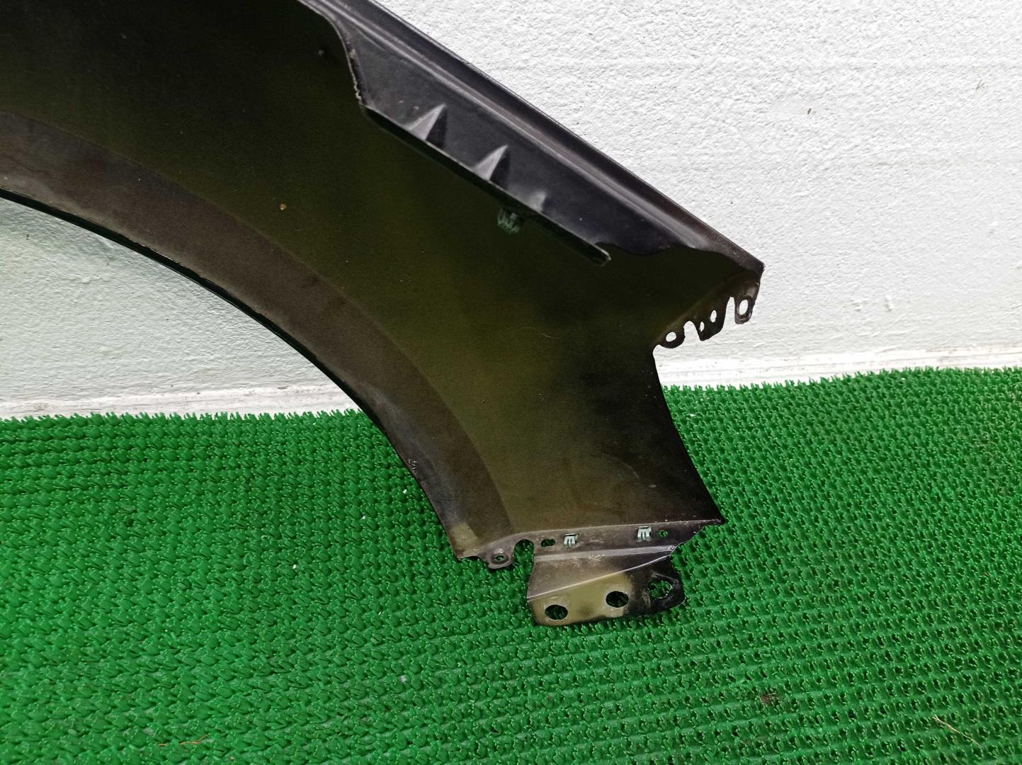 Крыло переднее левое