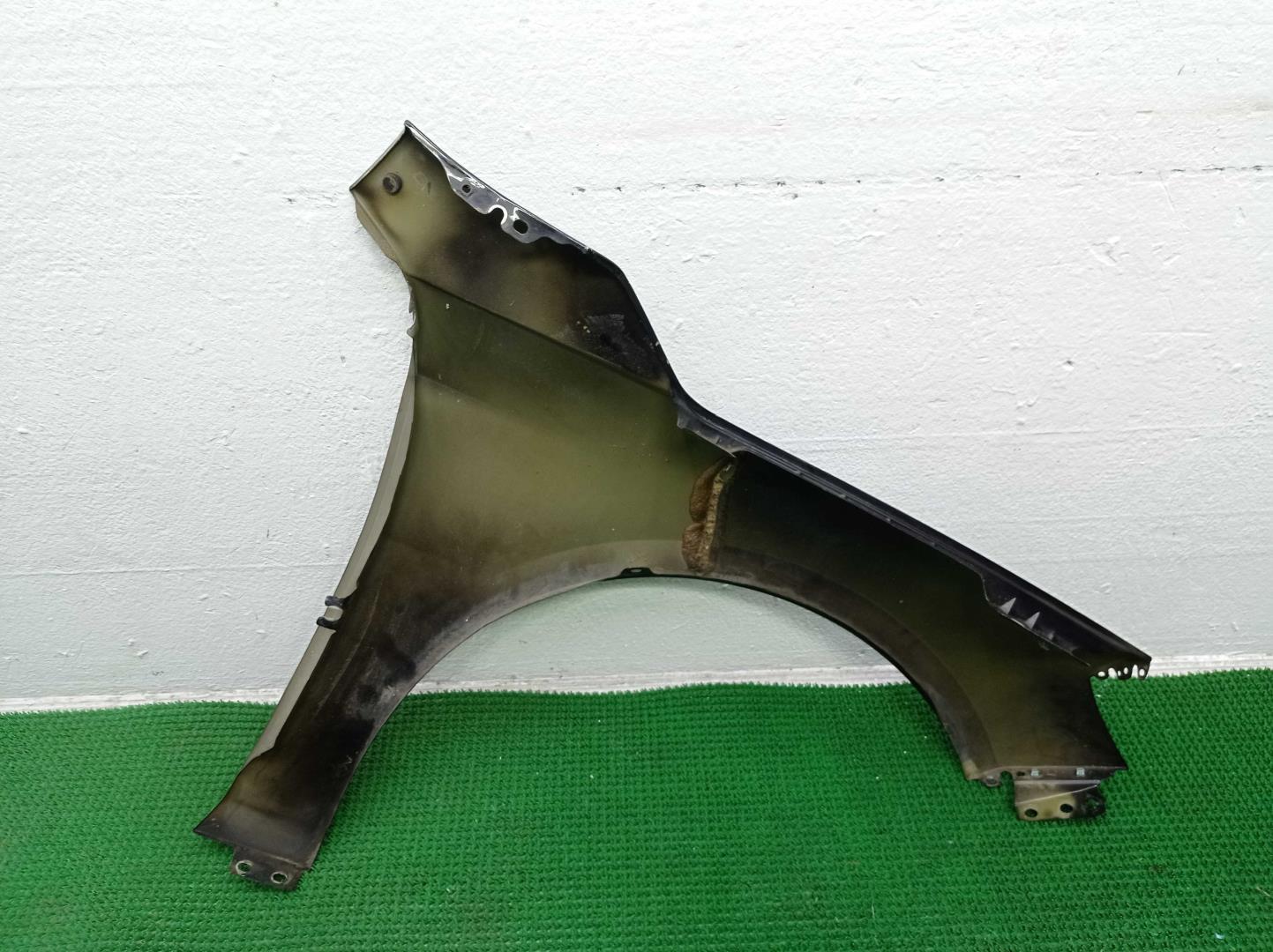 Крыло переднее левое