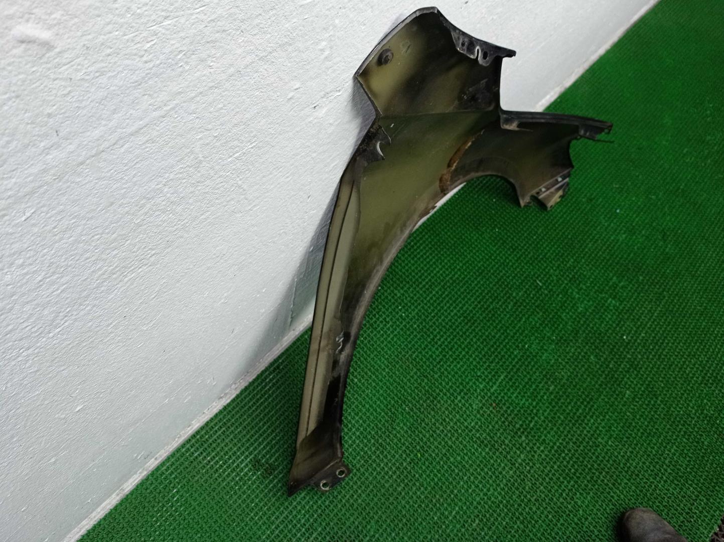 Крыло переднее левое