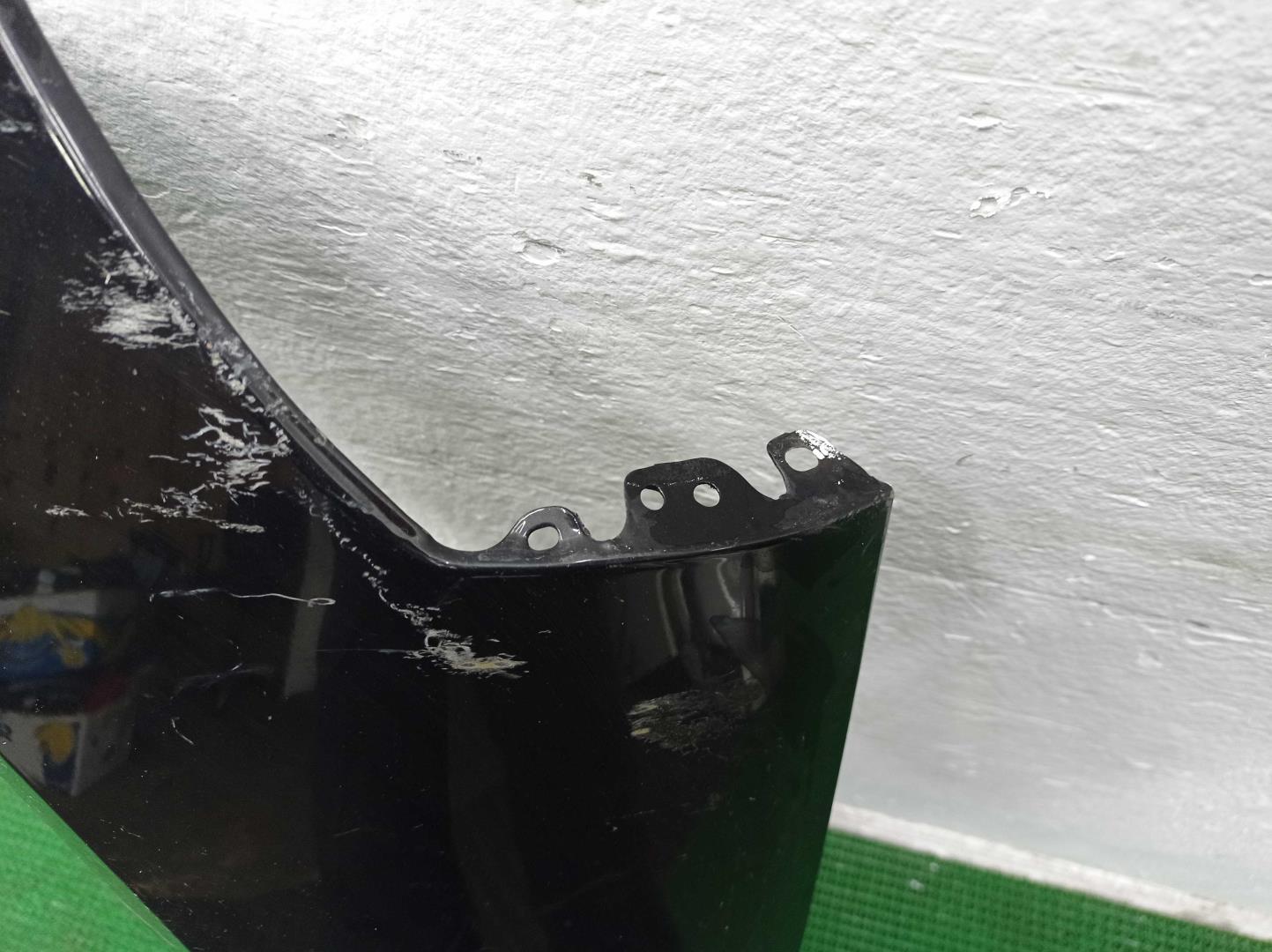 Крыло переднее левое