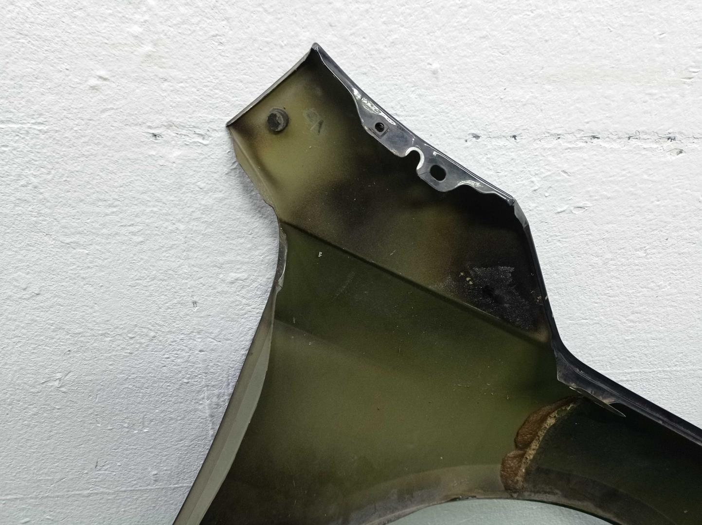 Крыло переднее левое