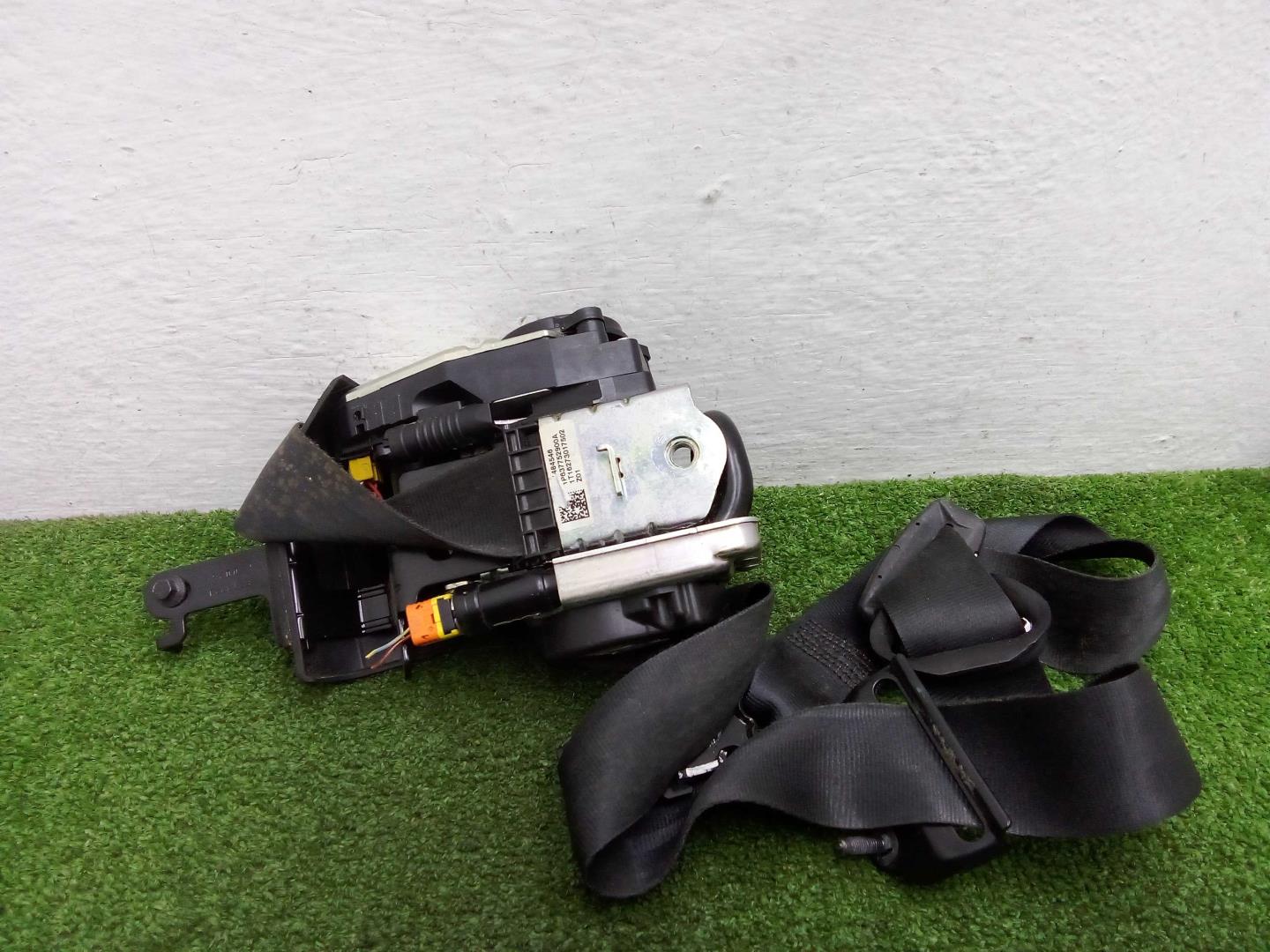 Ремень безопасности