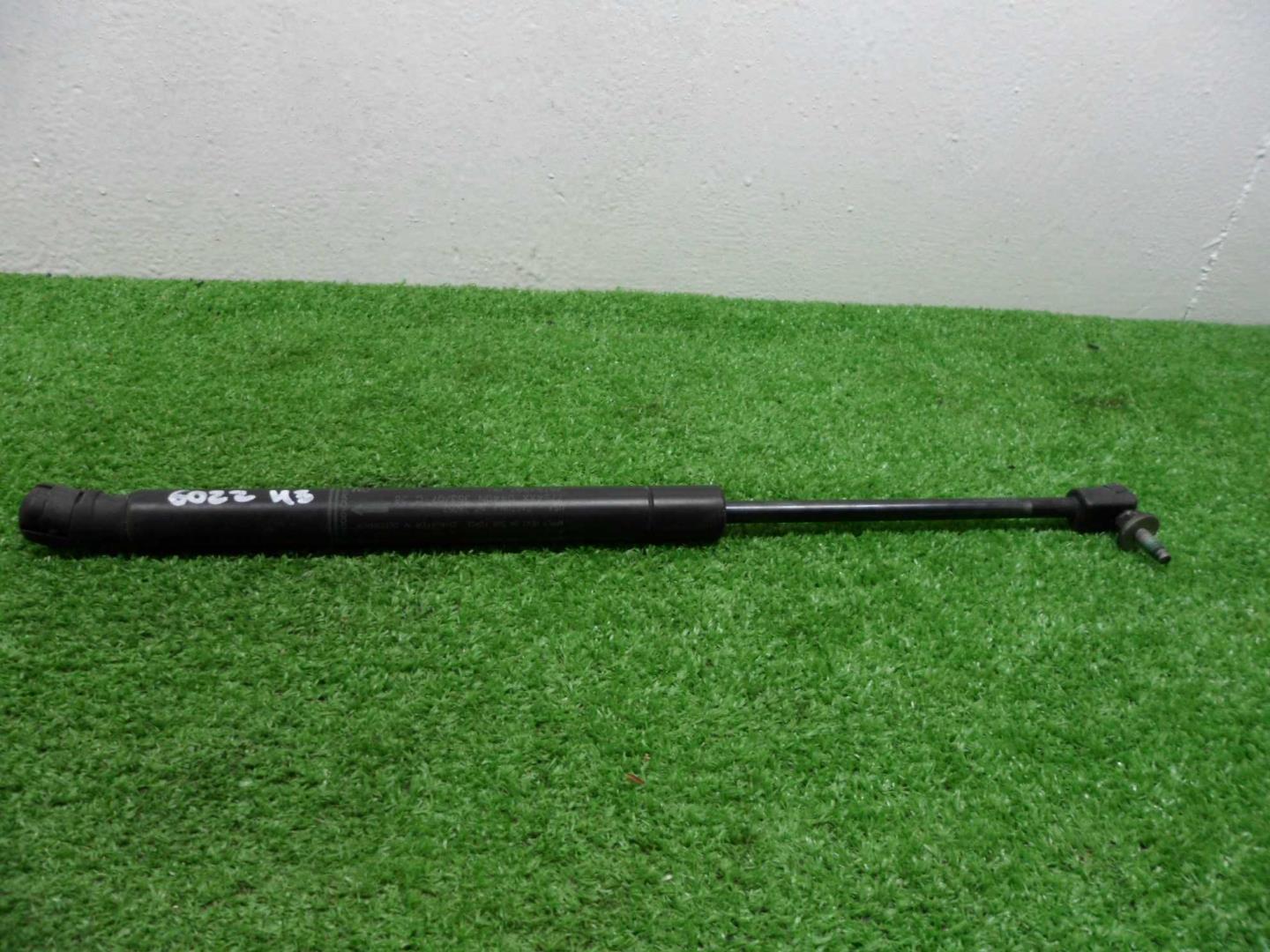 Амортизатор капота