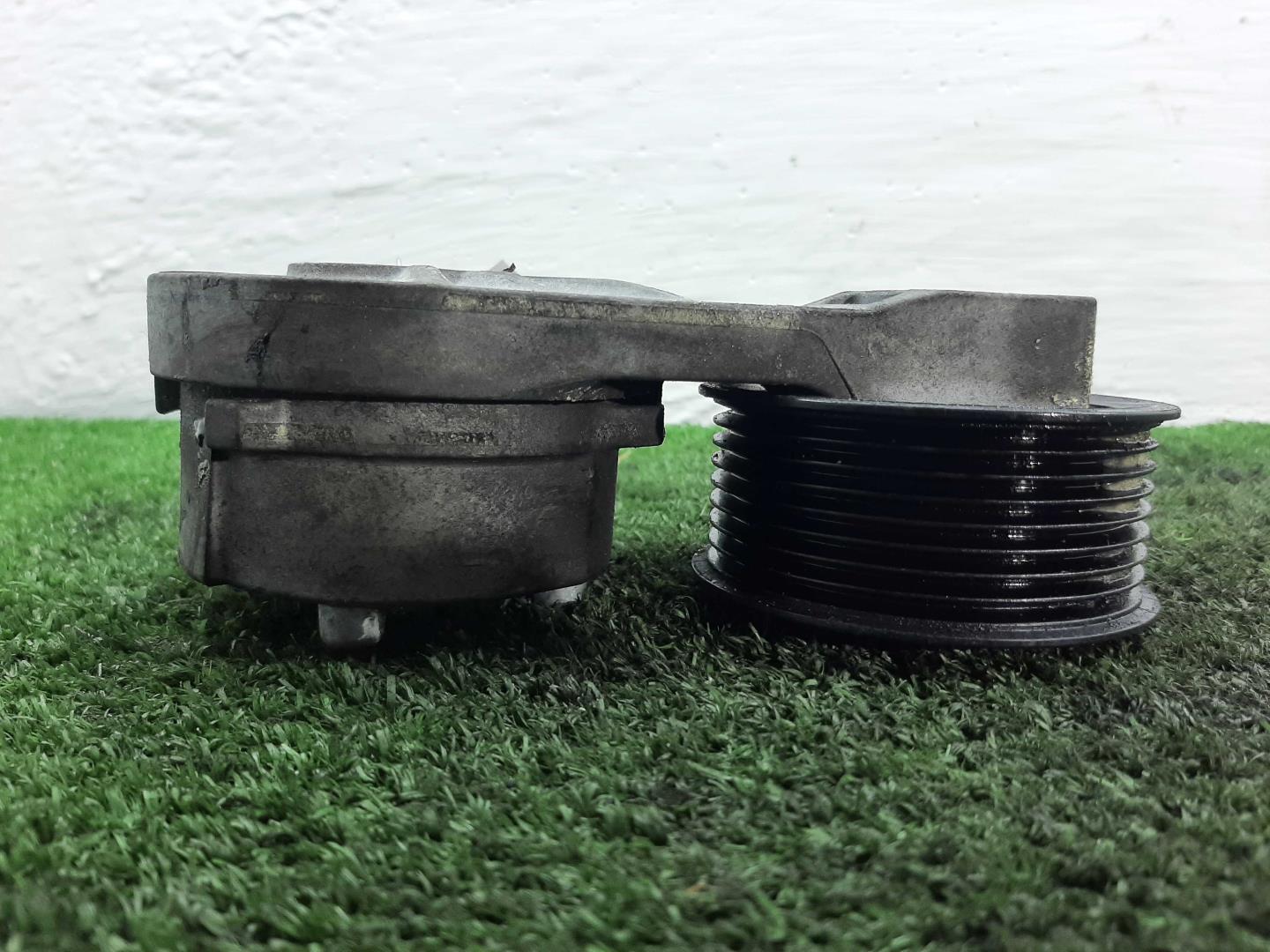 Натяжитель ремня