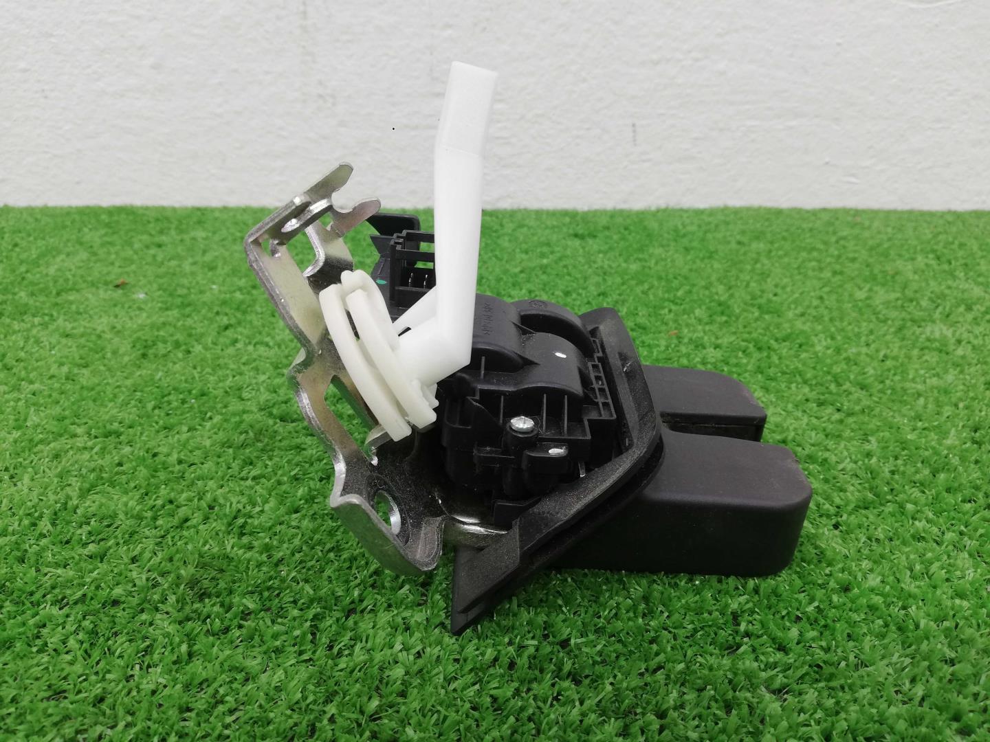 Замок багажника