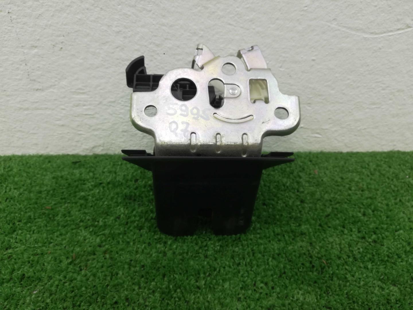 Замок багажника