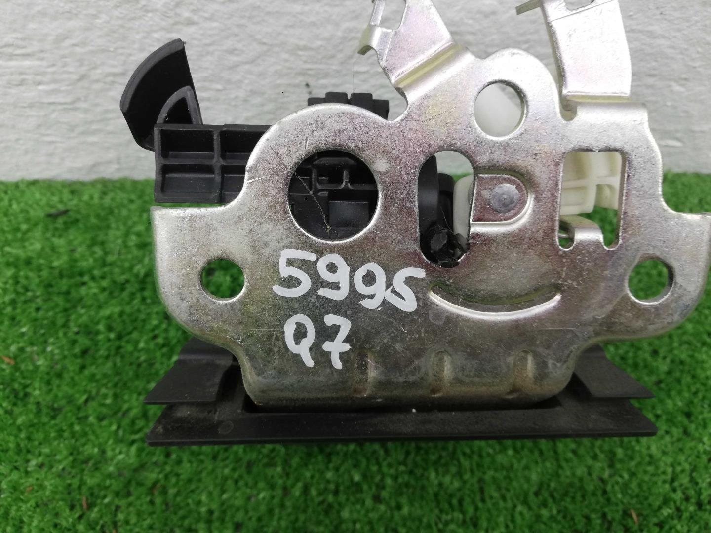 Замок багажника