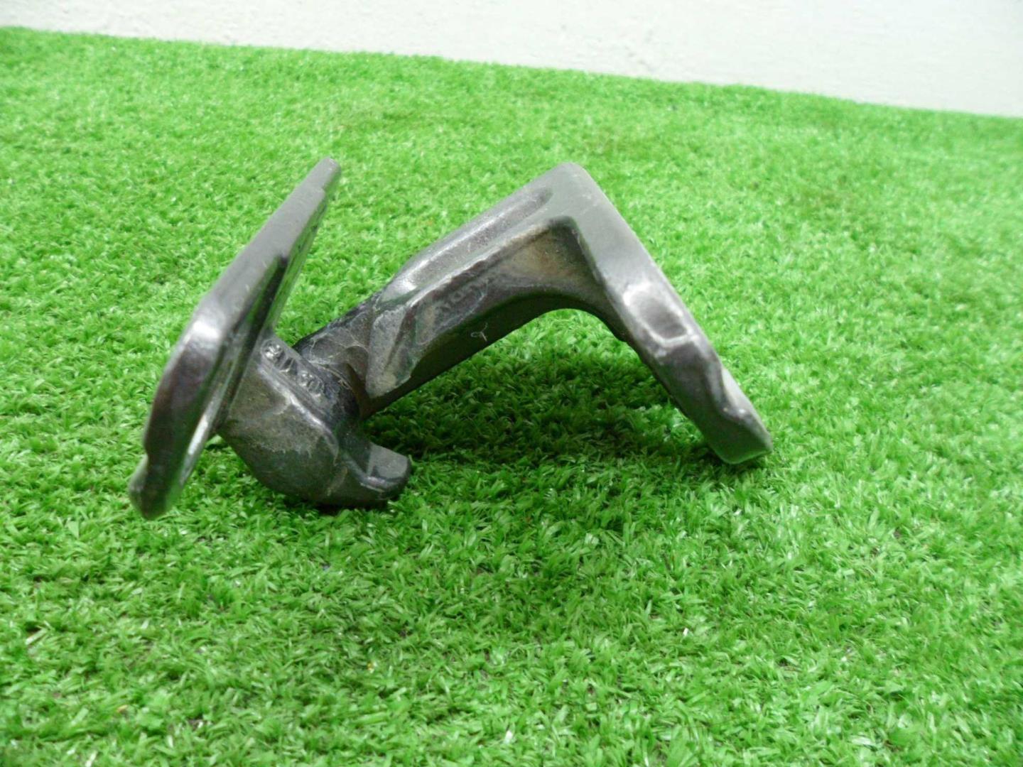 Петля двери