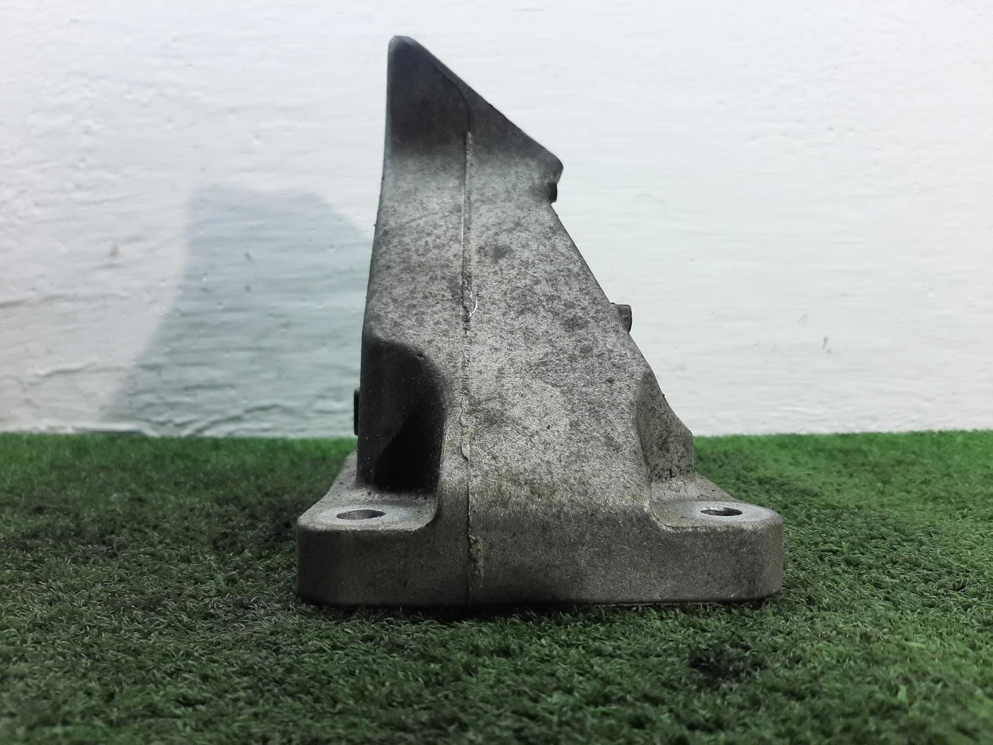 Кронштейн двигателя