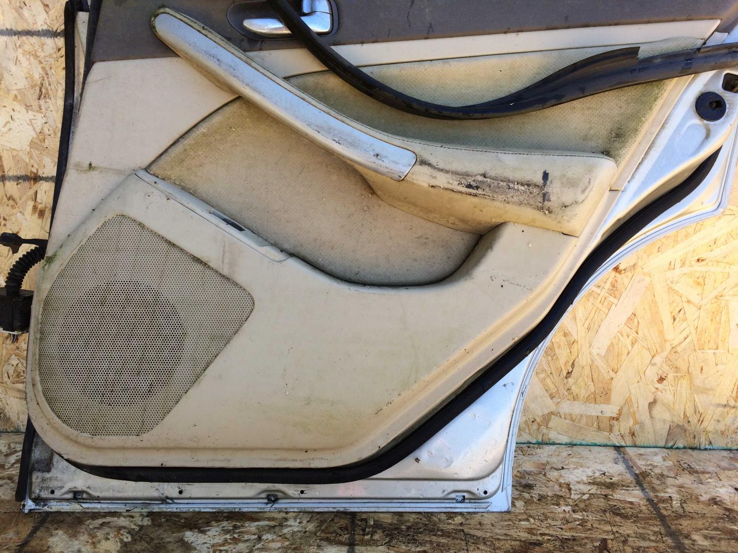 Дверь задняя правая