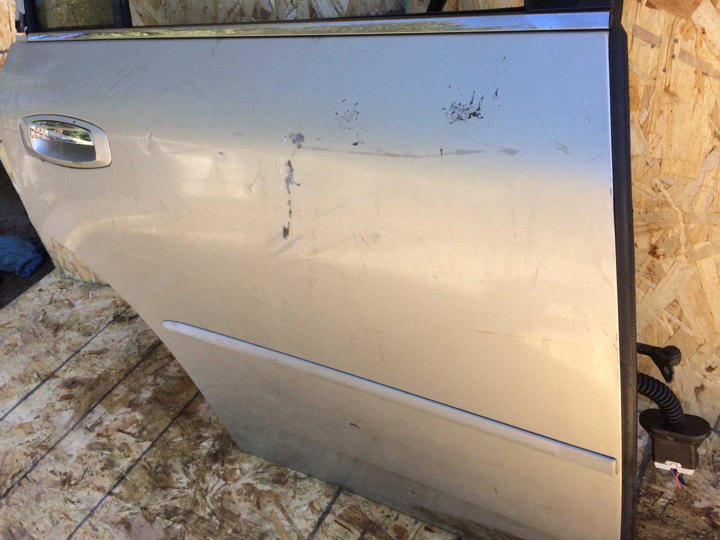 Дверь задняя правая