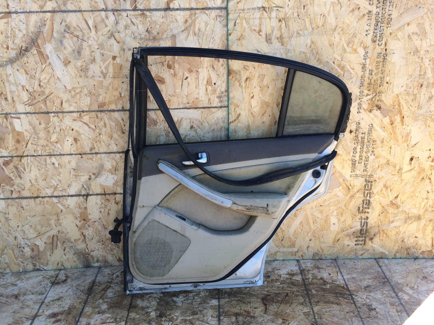 Дверь задняя правая