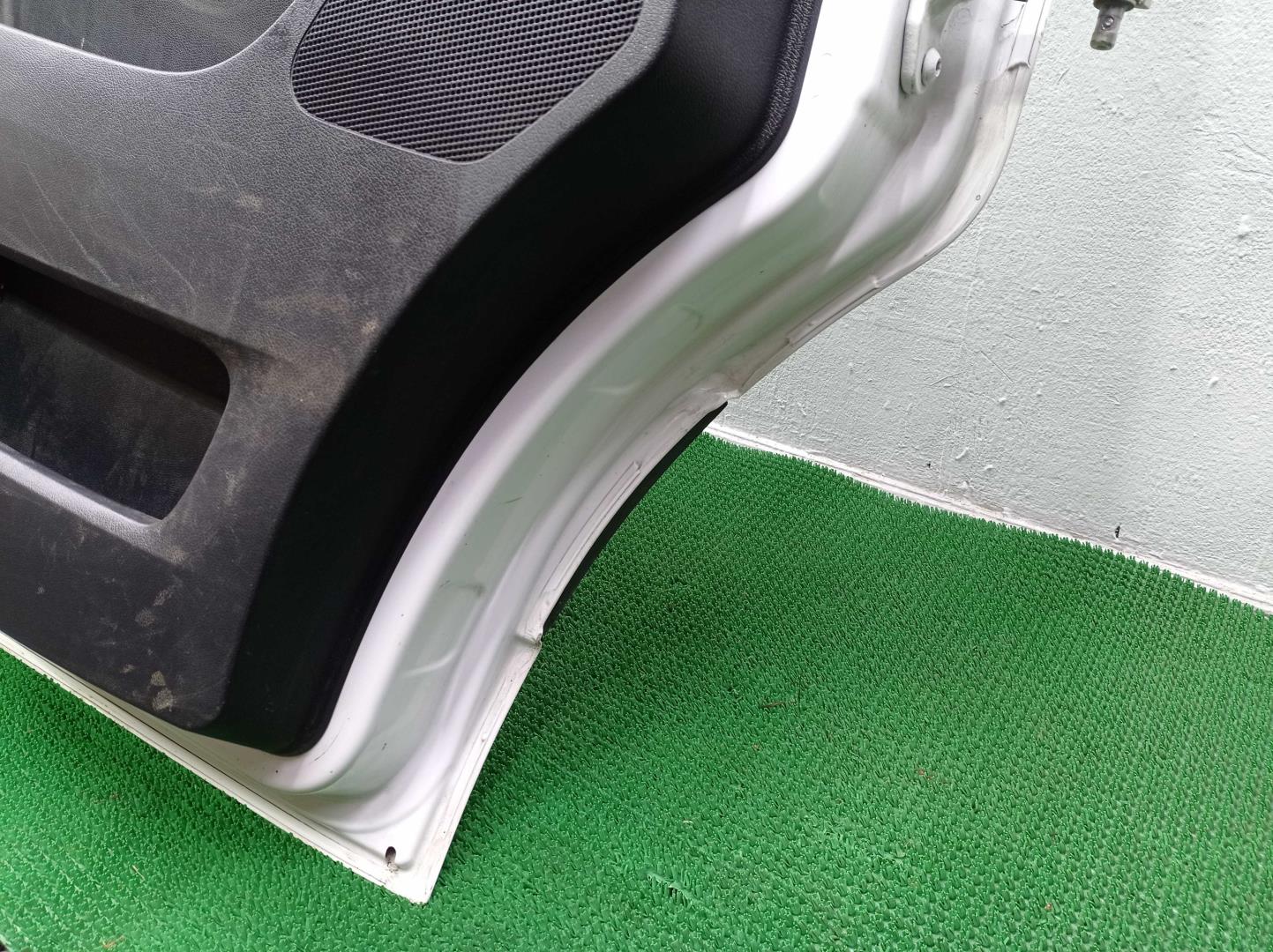 Дверь передняя левая