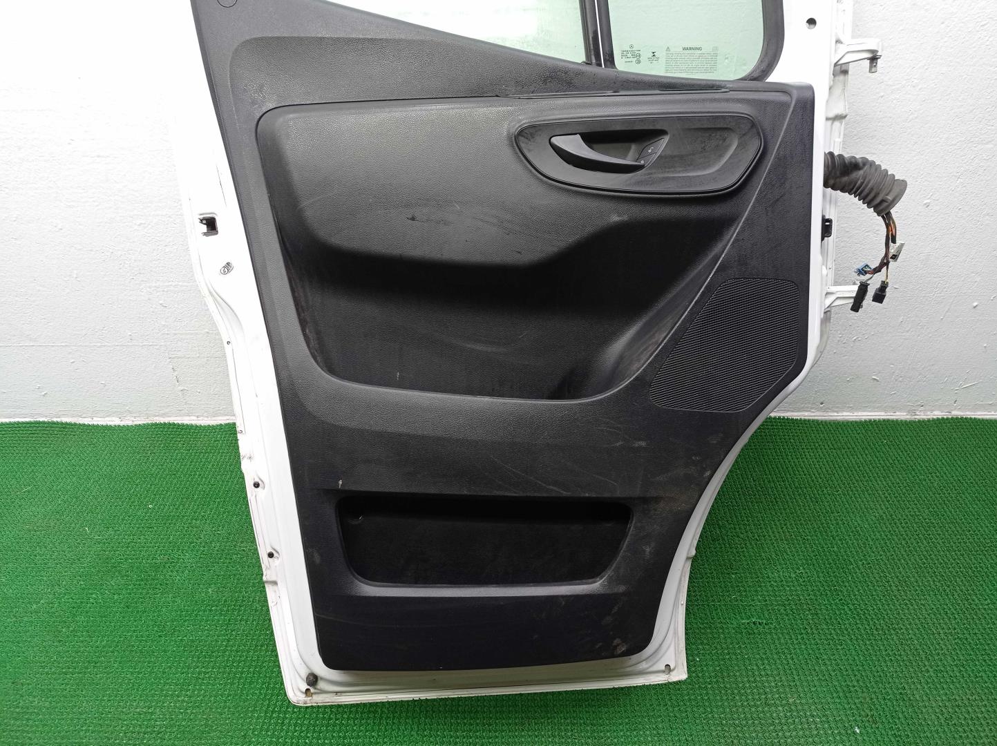 Дверь передняя левая