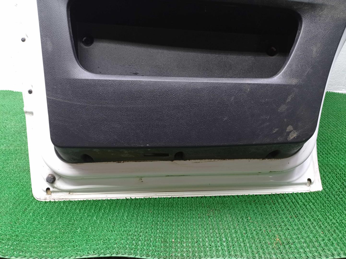 Замок двери передней левой