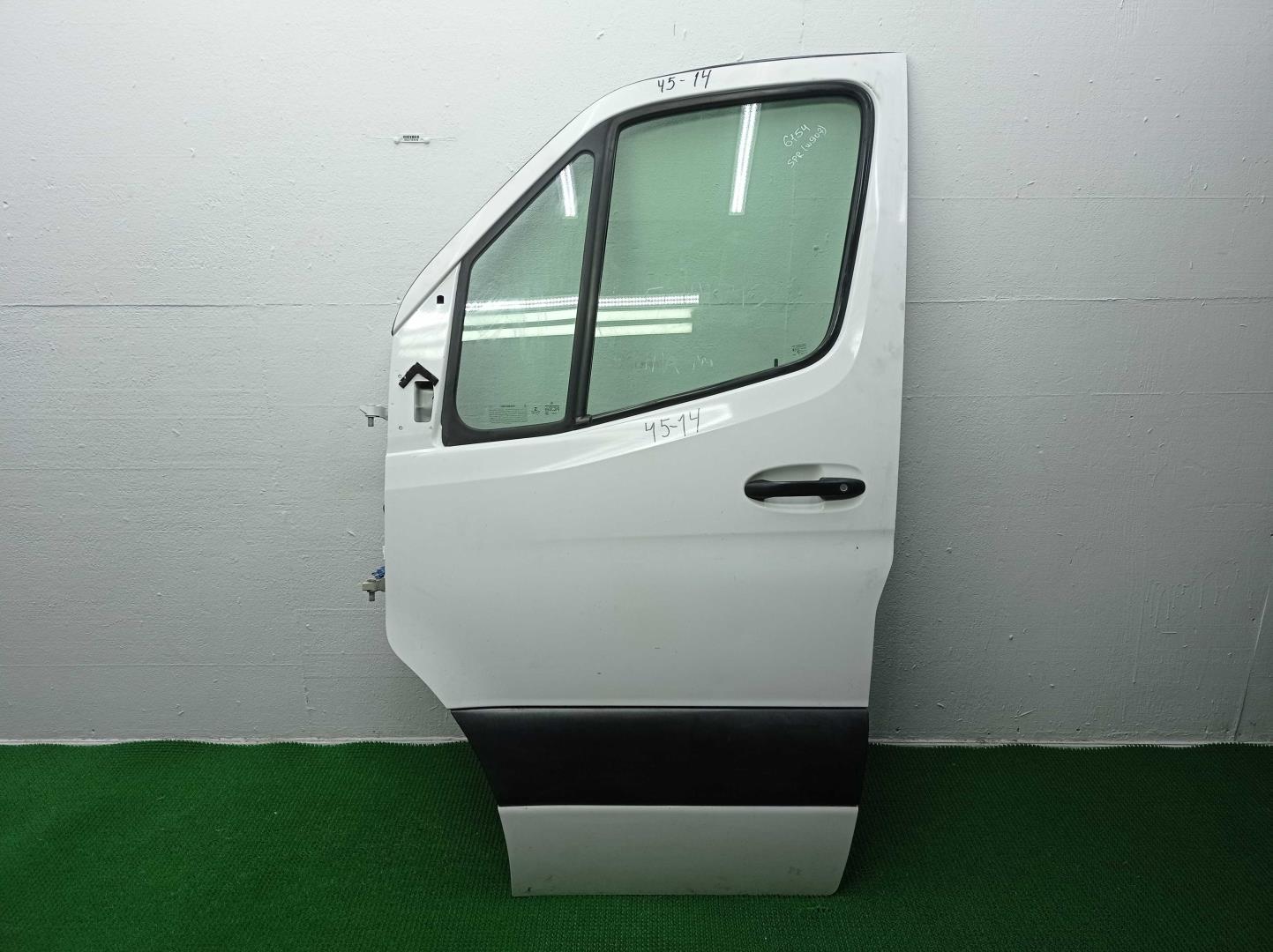 Замок двери передней левой