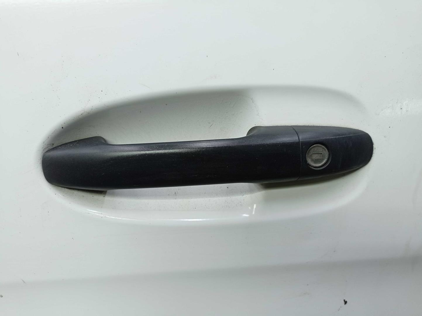 Замок двери передней левой