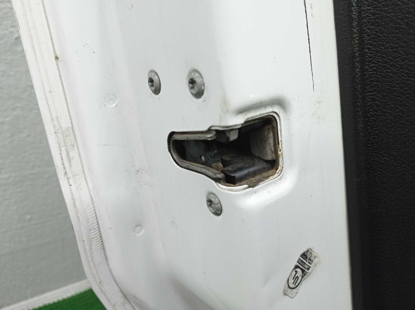 Стекло двери передней левой