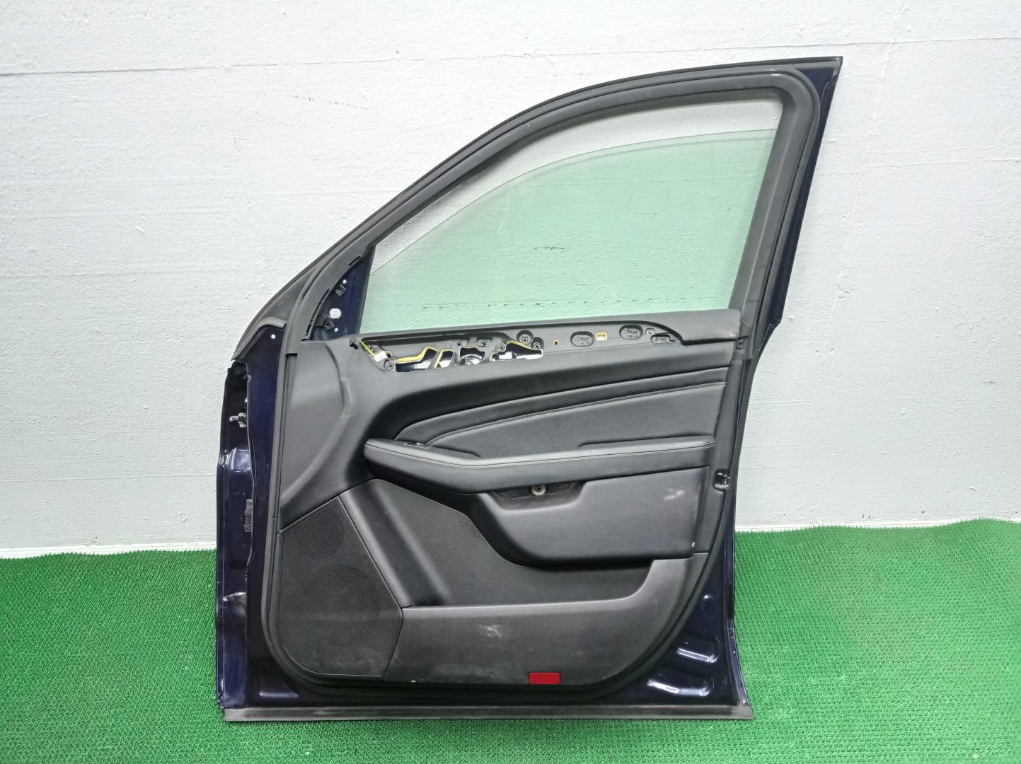 Замок двери передней правой