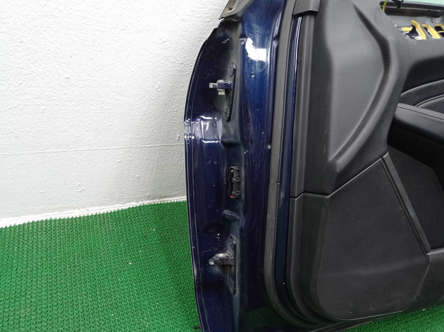 Замок двери передней правой