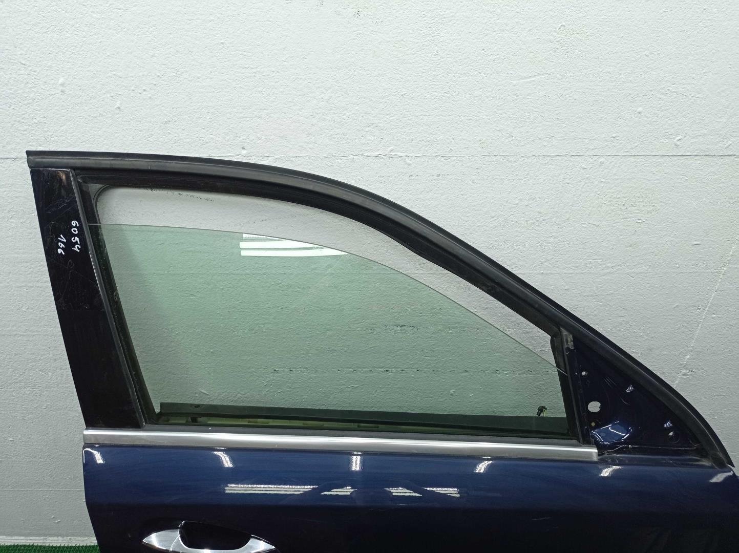 Замок двери передней правой