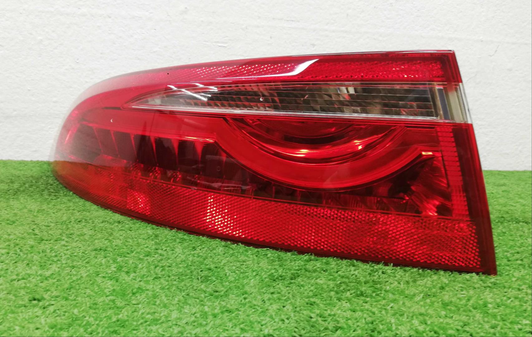 Фонарь задний наружный левый