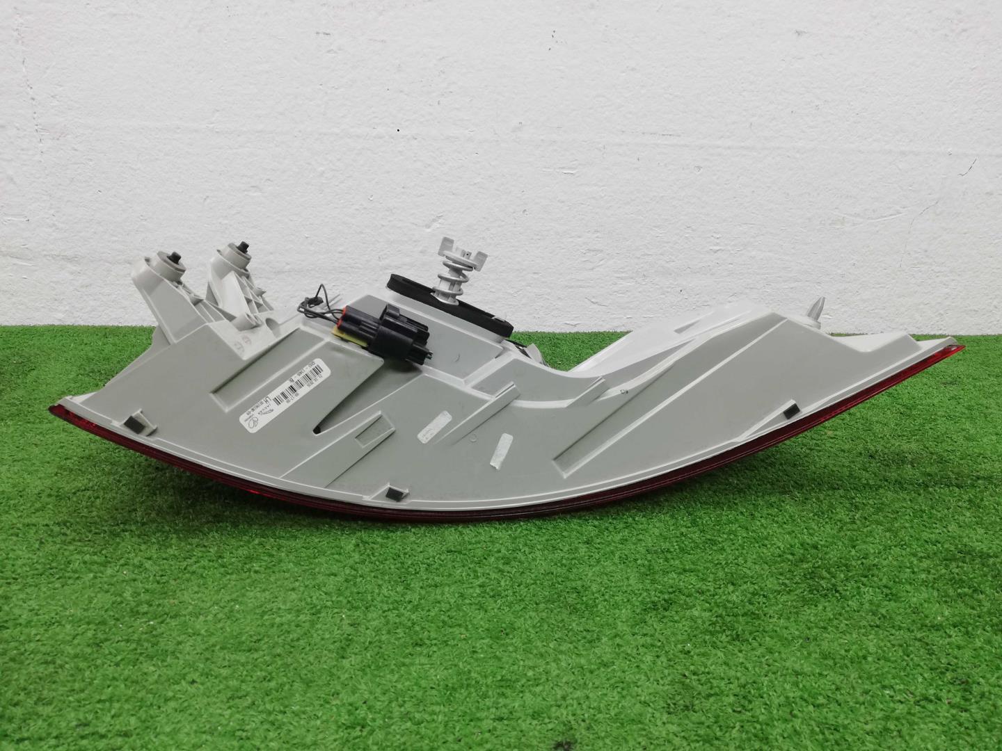 Фонарь задний наружный левый