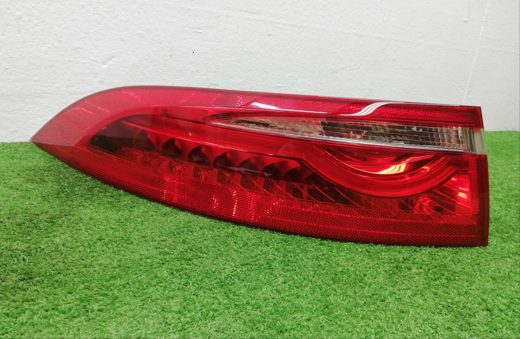 Фонарь задний наружный левый