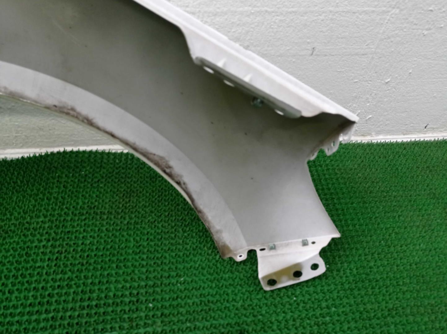 Крыло переднее левое