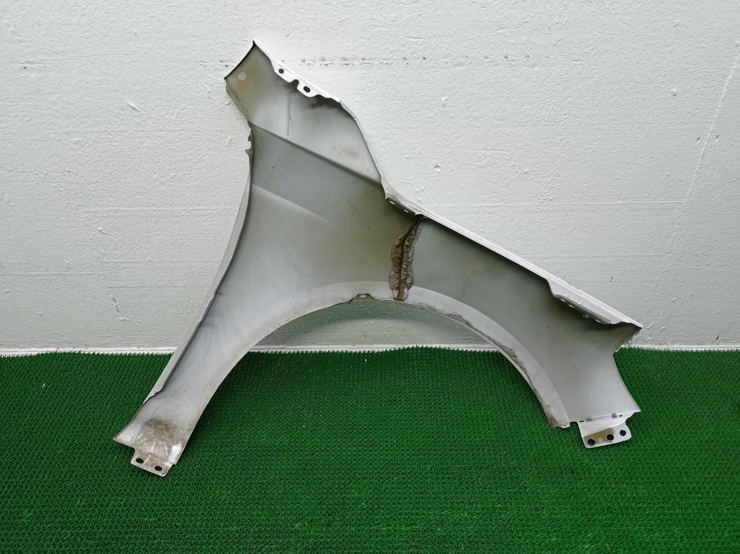 Крыло переднее левое