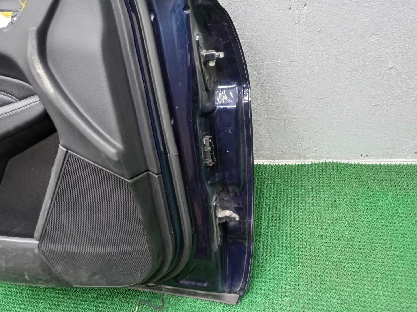 Стекло двери передней левой