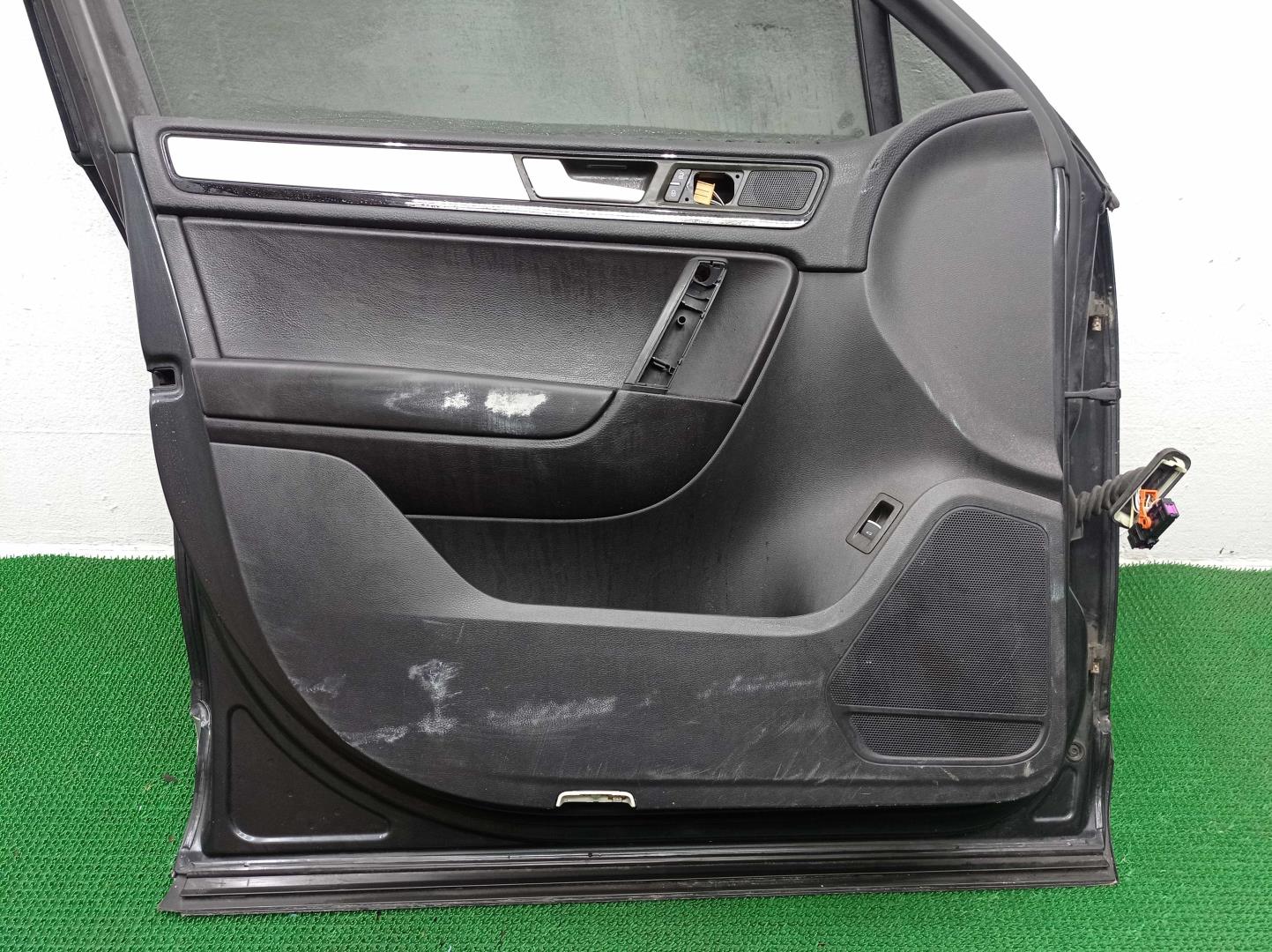 Ручка двери передней наружная левая