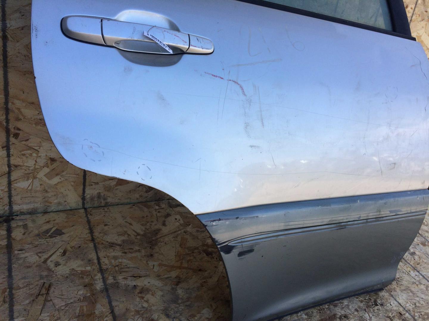 Дверь задняя правая