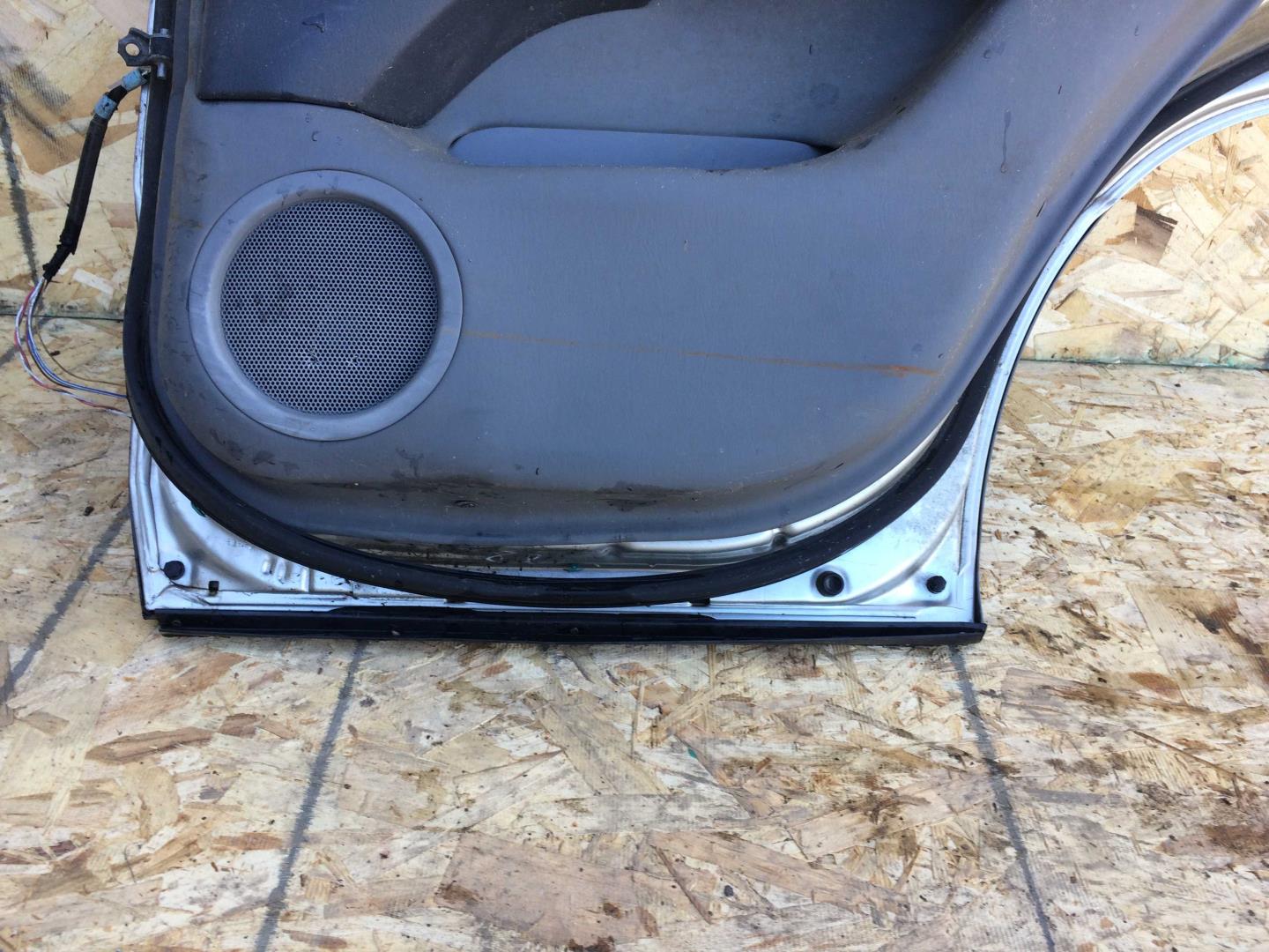 Дверь задняя правая